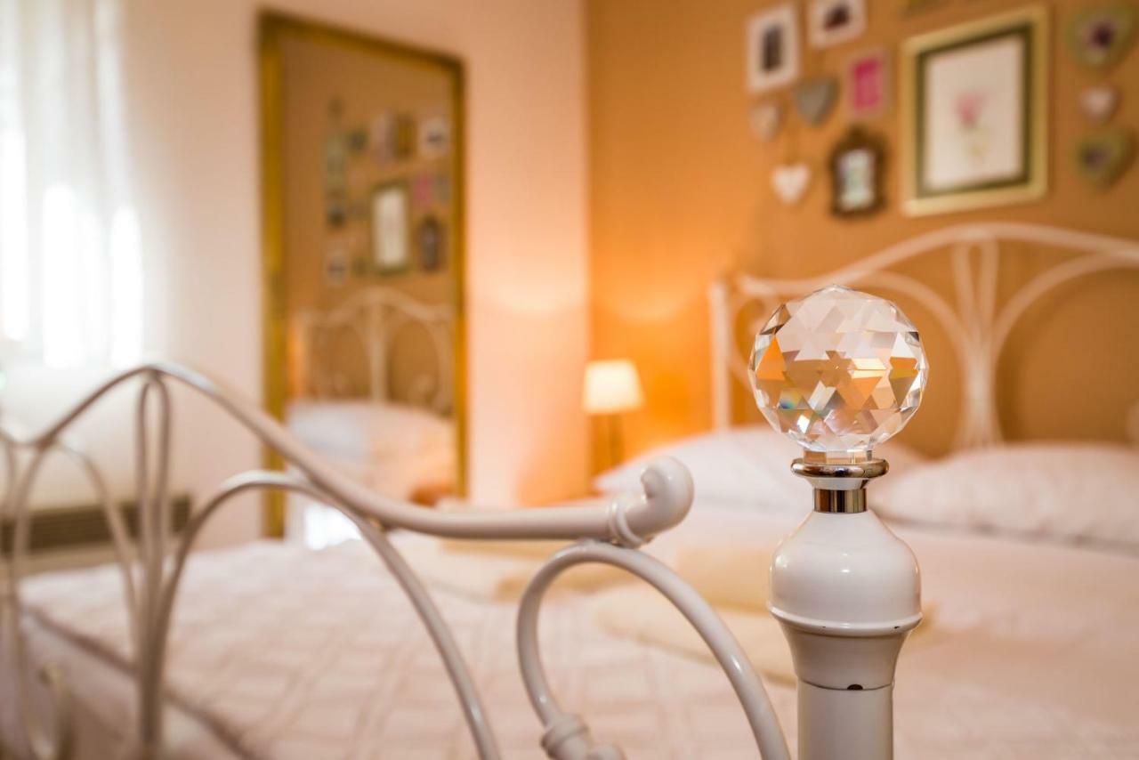 Cute Shabby Chic Ella Apartament