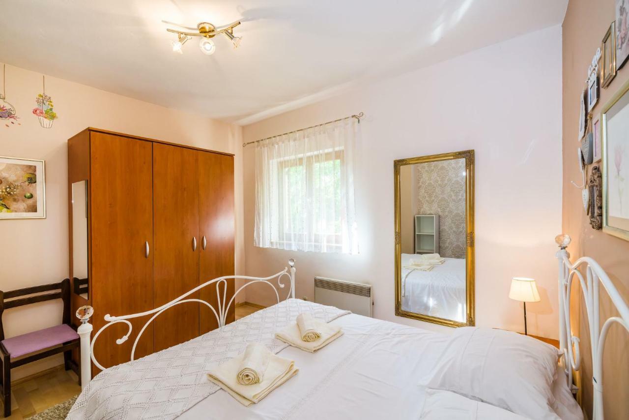 Cute Shabby Chic Ella Apartment *